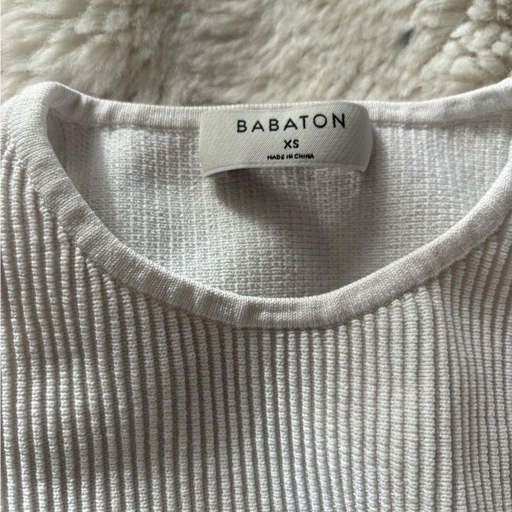 Babaton - Sculpt Knit Ribbed Mock Neck Sleeve Crop Top in Ivory - Picture 2 of 4